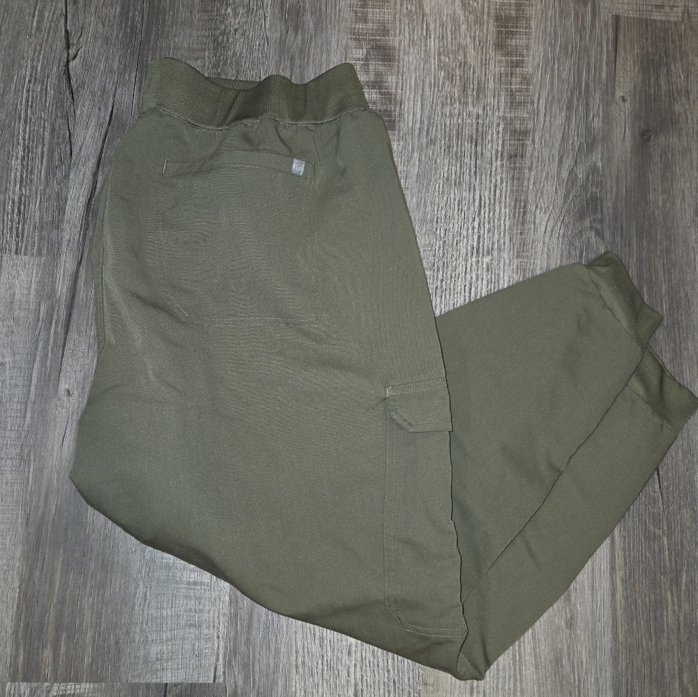 Fabletics Women's Forest Green Cargo Pants